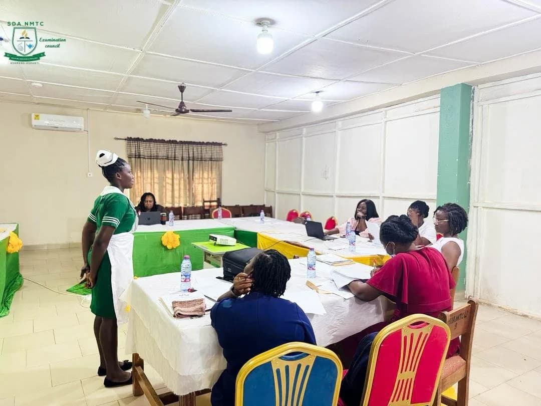Student leadership meeting with green and white table decorations and yellow flowers